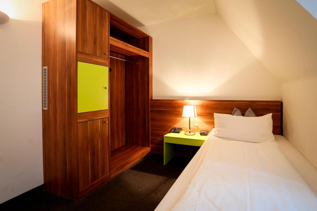 Hotel Schempp Μπόμπινγκεν Εξωτερικό φωτογραφία